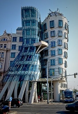 خانه رقصان و هر آن چه که در مورد معماری عجیب و تاریخچه آن باید بدانید! Dancing house - خانه رقصان و هر آن چه که در مورد معماری عجیب و تاریخچه آن باید بدانید!