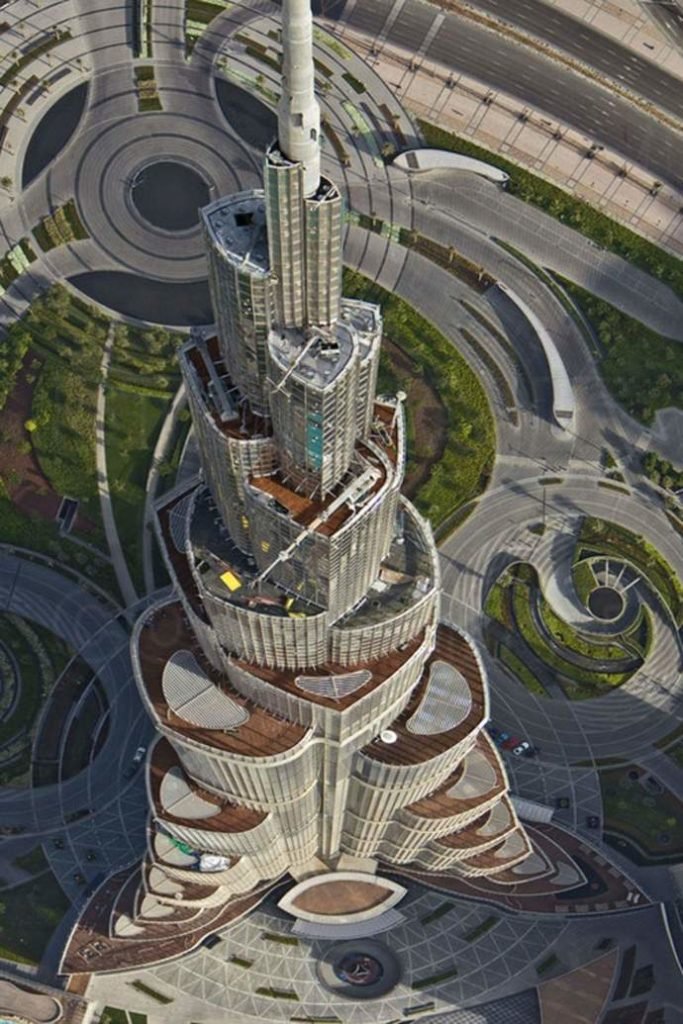 burj shape 683x1024 - نگاهی به درون بلندترین آسمان خراش جهان ، برج خلیفه ‏