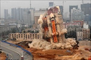 demolish the building 300x200 - ۴روش تخریب ساختمان فرسوده