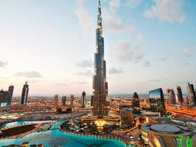 برج خلیفه یا برج دبی آسمان‌خراشی در شهر دبی امارات متحدهٔ عربی است که همچون نگینی در سراسر دبی می درخشد