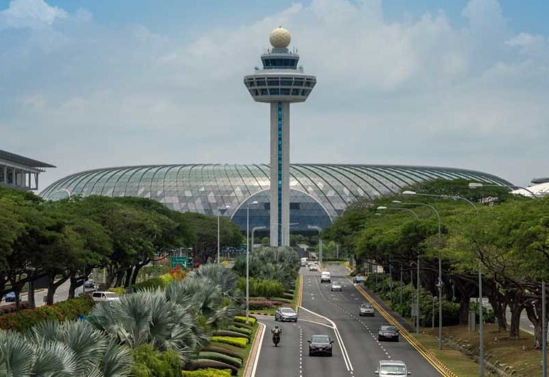 Jewel Changi Airport Singapore Moshe Safdie Architects 01 800x550 - فرودگاه چانگی سنگاپور رکورددار جهان